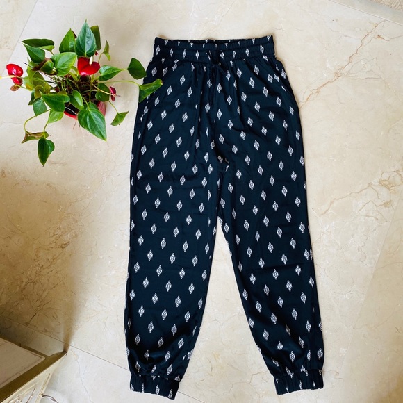 Forever 21 Black and White Aztec Print Harem Pants - Picture 2 of 4